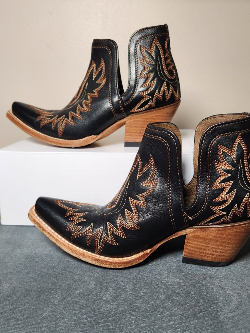 Ariat Dixon Brooklyn Ankle Bootie Womens 6 B Black Leather Embroidered X Toe ATS - Picture 2 of 15